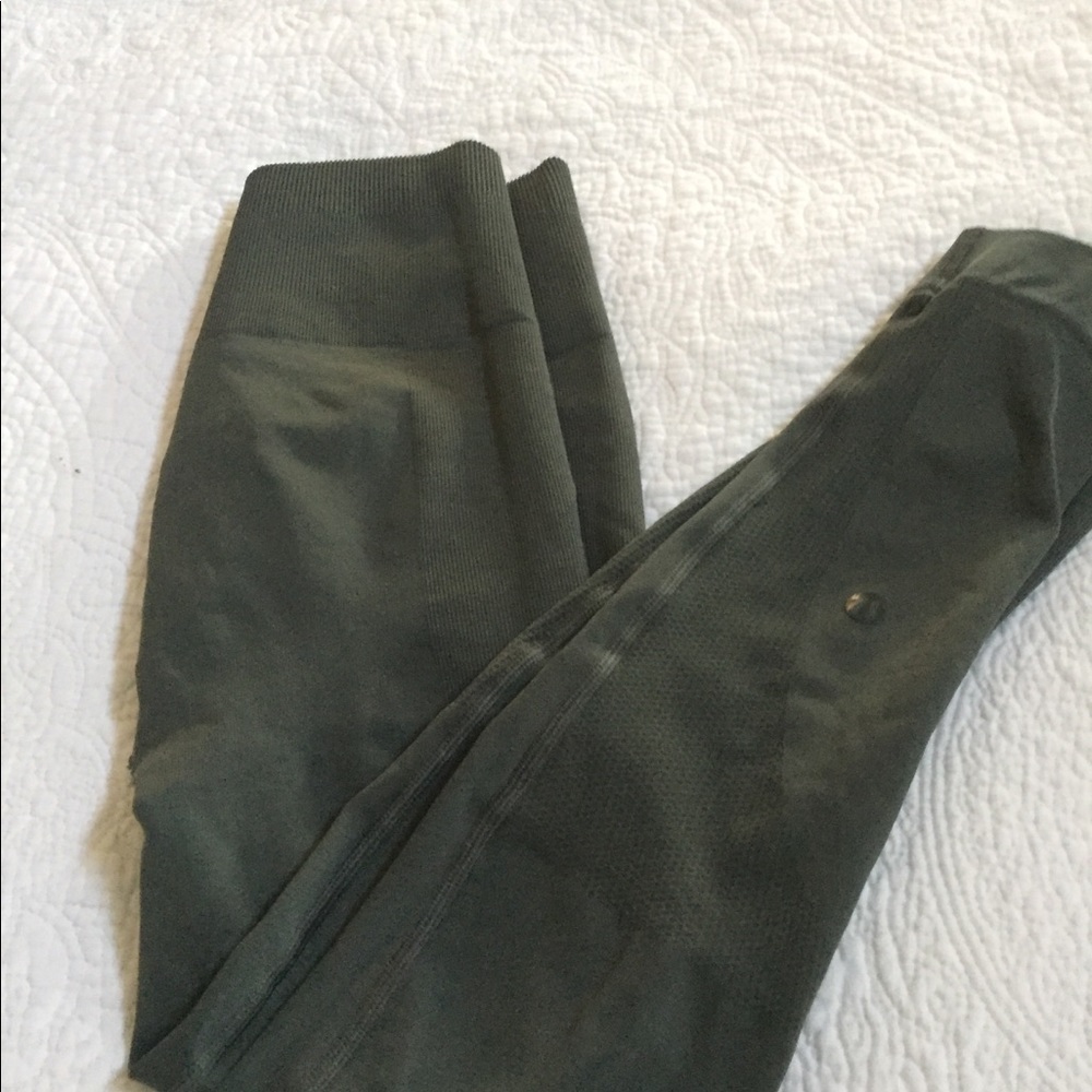 Lululemon Dark Olive crop leggings size 2